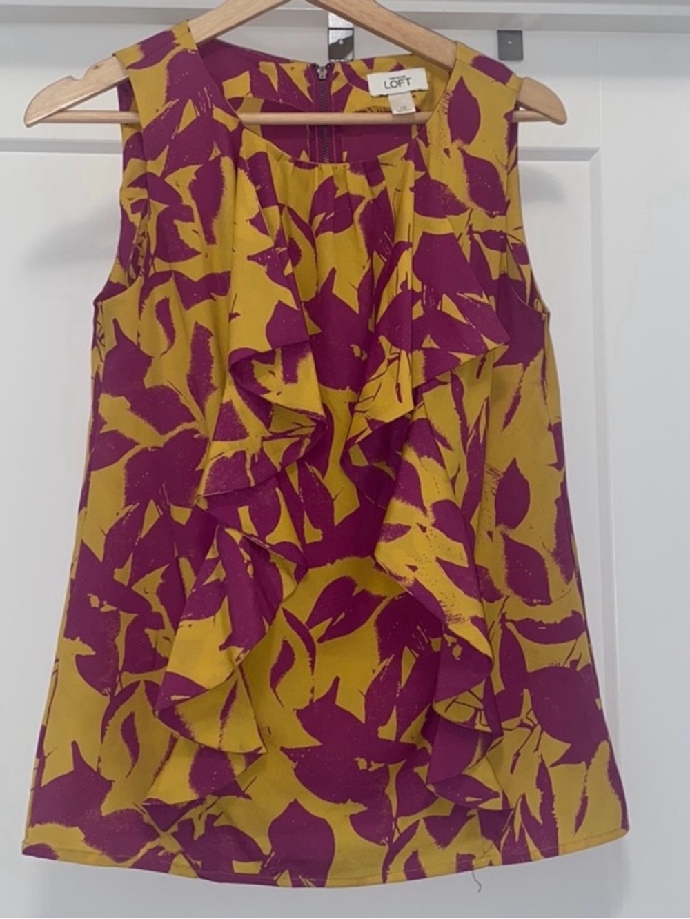 💛 ANN TAYLOR LOFT Purple & Gold Ruffle Sleeveless Top - Size XS